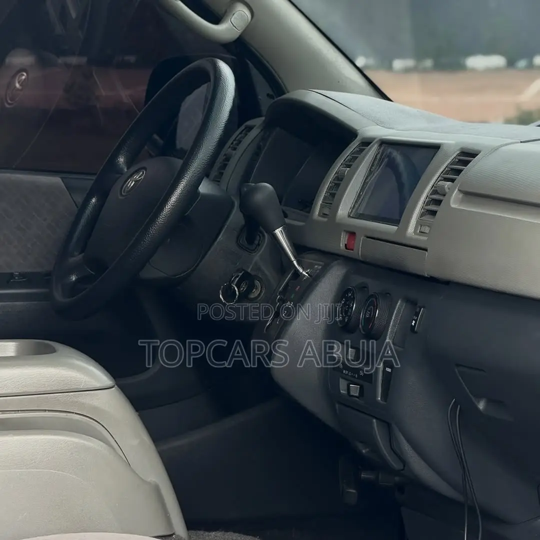 Toyota HiAce 2010 Black