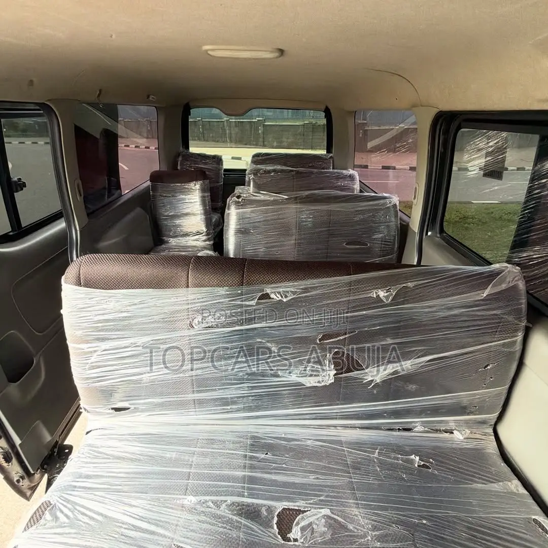 Toyota HiAce 2010 Black