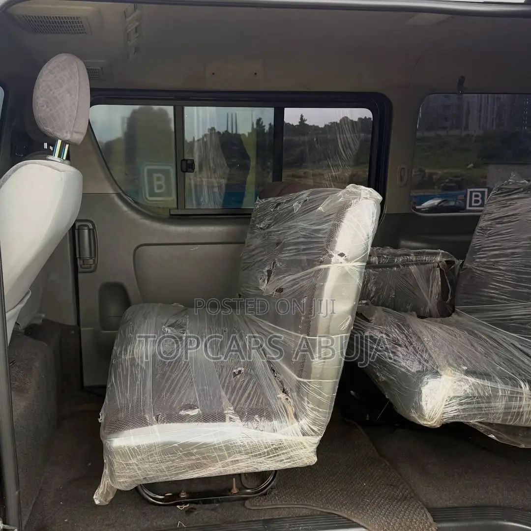 Toyota HiAce 2010 Black
