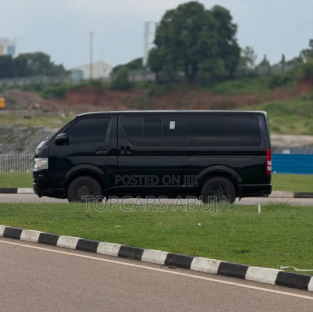 Toyota HiAce 2010 Black