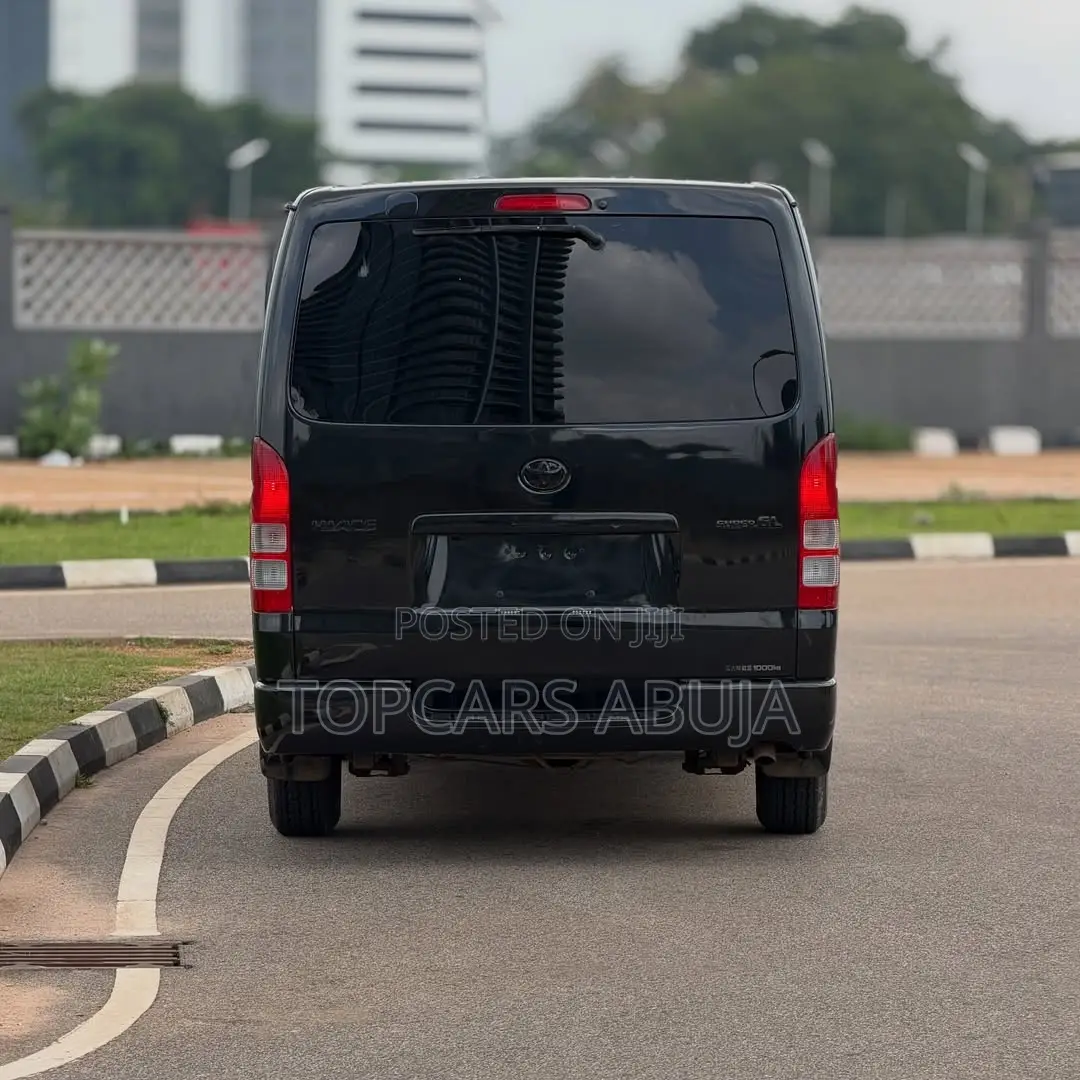 Toyota HiAce 2010 Black