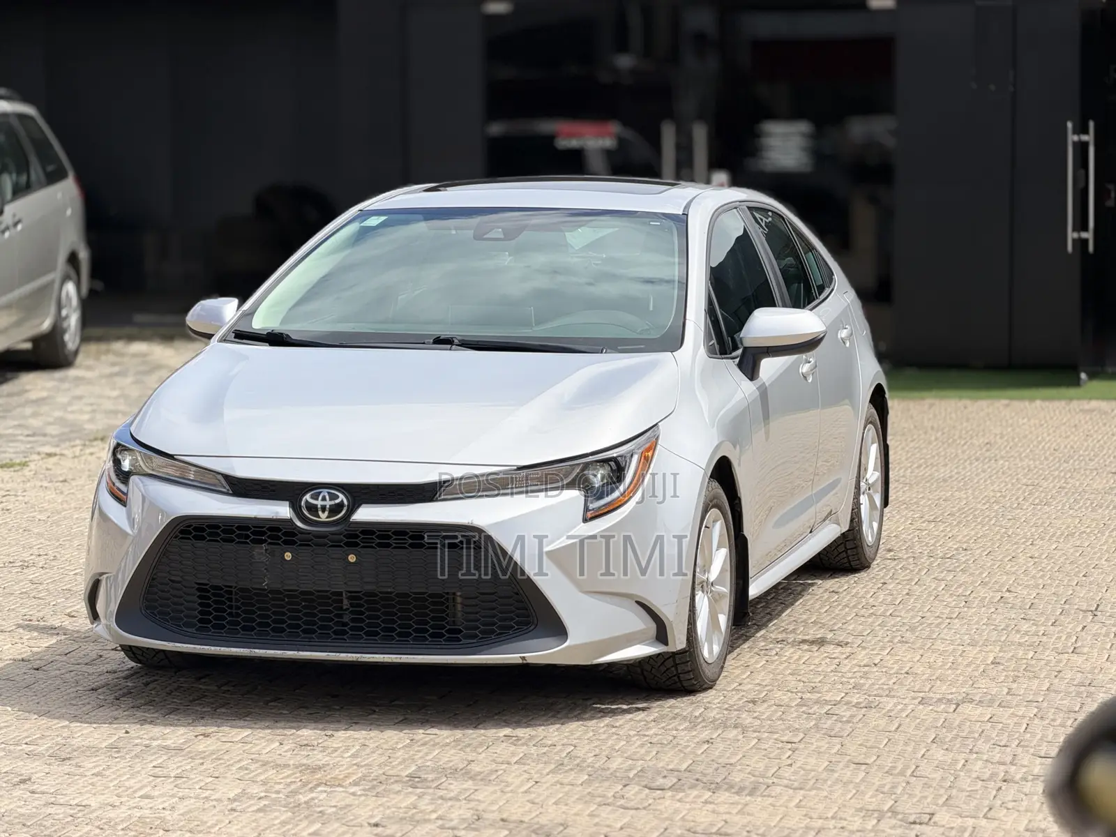 Toyota Corolla LE 2021 Silver
