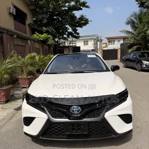 Toyota Camry XSE (2.5L 4cyl 8A) 2019 White