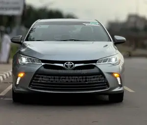 Toyota Camry XLE V6 4dr Sedan (3.6L 6cyl 6A) 2016 Silver