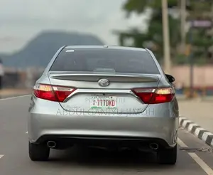 Toyota Camry XLE V6 4dr Sedan (3.6L 6cyl 6A) 2016 Silver