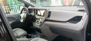 Toyota Sienna 2015 Black