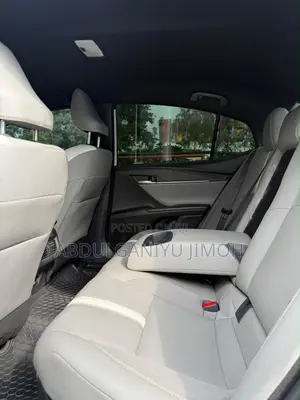 Toyota Camry SE 2025 White