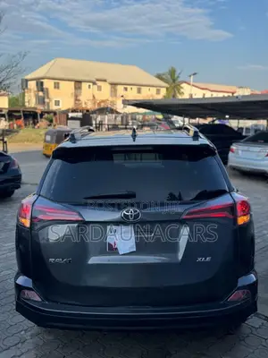 Toyota RAV4 XLE FWD (2.5L 4cyl 6A) 2017 Gray