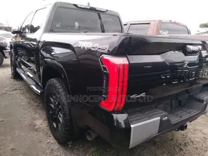 Toyota Tundra Platinum 2022 Black