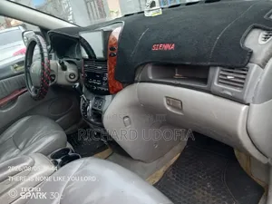 Toyota Sienna 2004 Blue