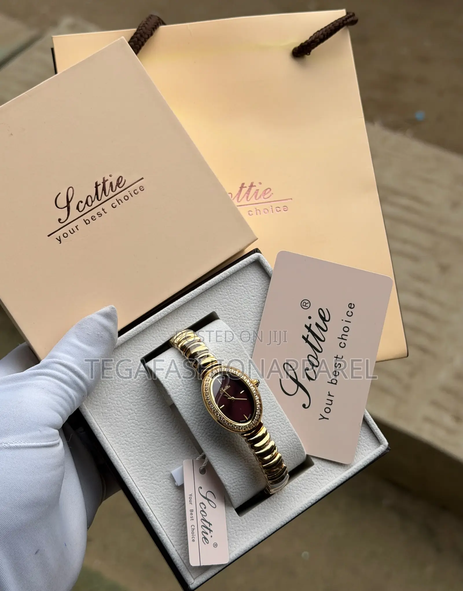 Scottie Feminine Tiny Strap Watch