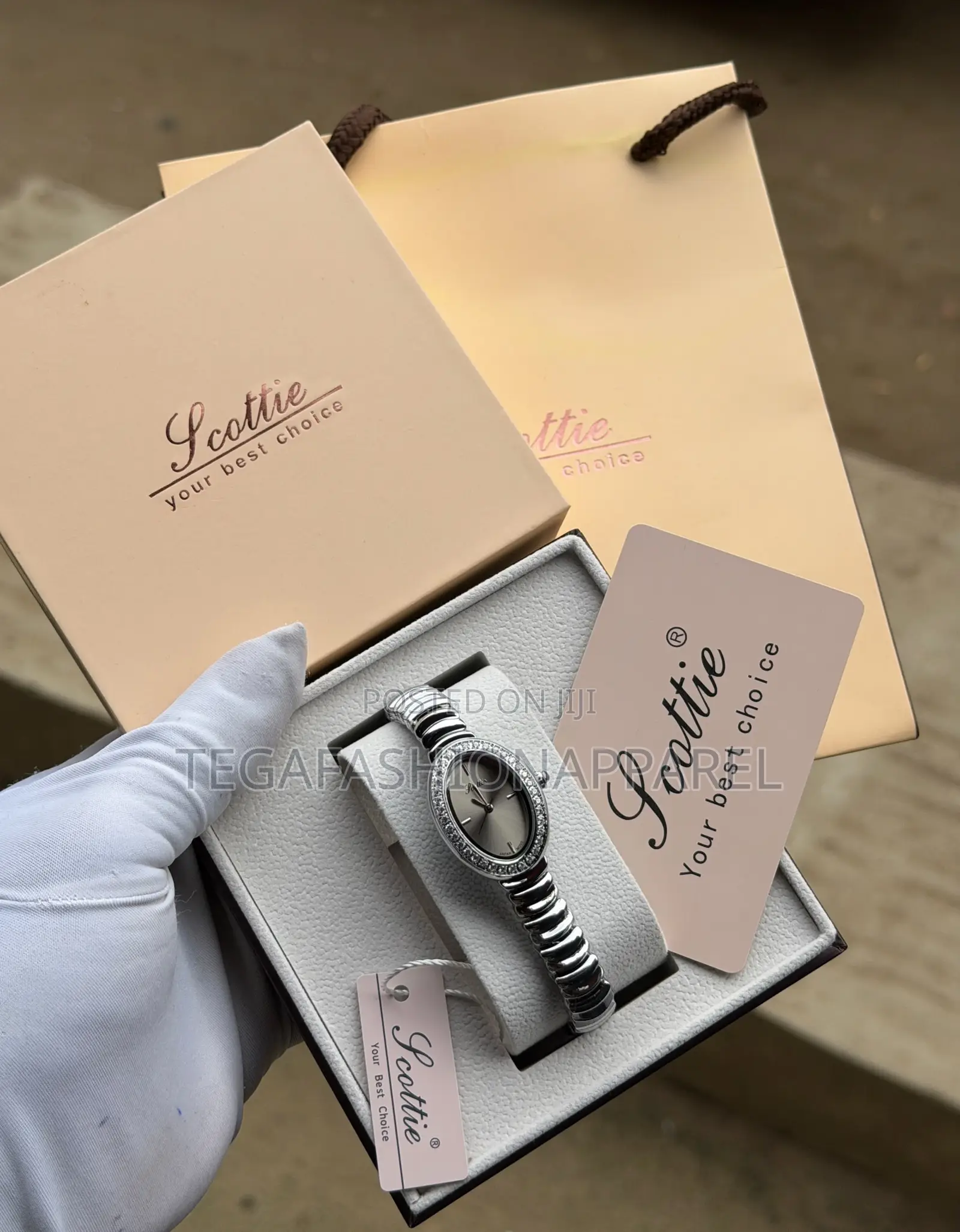 Scottie Feminine Tiny Strap Watch