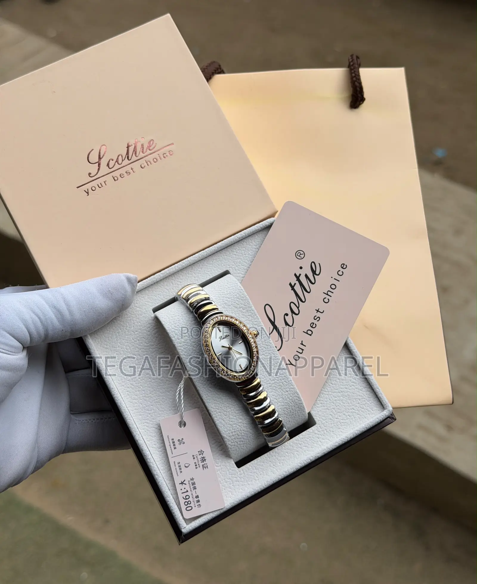 Scottie Feminine Tiny Strap Watch