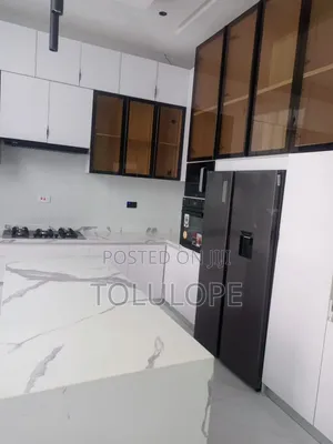 2bdrm Duplex in Lekki Phase 1 for rent