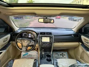 Toyota Camry XLE 4dr Sedan (2.5L 4cyl 6A) 2015 Silver