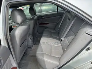 Toyota Camry XLE V6 4dr Sedan (3.0L 6cyl 5A) 2004 Silver