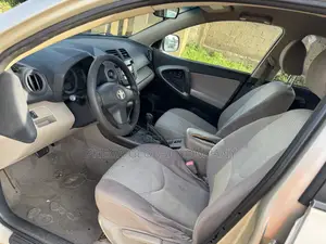 Toyota RAV4 200 4X4 Automatic 2008 Gold