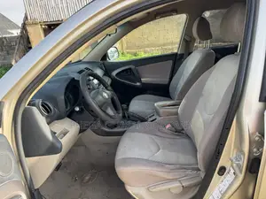 Toyota RAV4 200 4X4 Automatic 2008 Gold