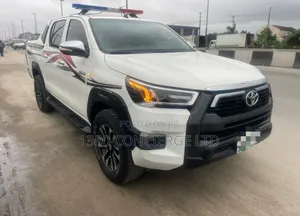 Toyota Hilux 2018 White
