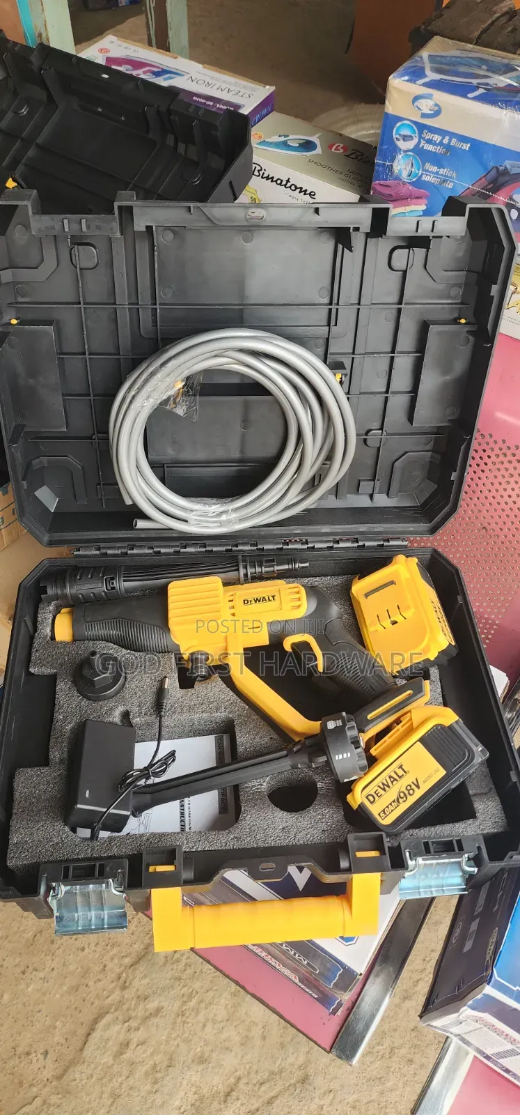 De Walt Rechargeable Pressure Washer