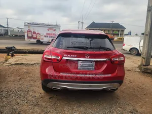 Mercedes-Benz GLA 250 2015 Red