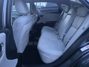 Toyota Avalon XLE Premium Sedan FWD (3.5L 6cyl 6A) 2013 Gray
