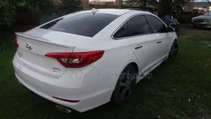 Hyundai Sonata Sport 2.0T Sedan FWD (2.0L 4cyl 6A) 2016 White