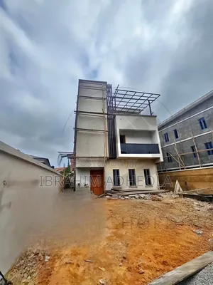 3bdrm Apartment in Gbagada, Millenuim/UPS for sale