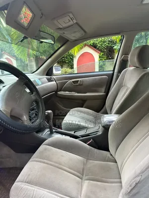 Toyota Camry 2000 Gold