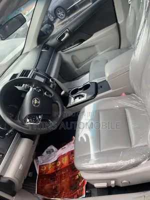 Toyota Camry LE 4dr Sedan (2.5L 4cyl 6A) 2014 Gray