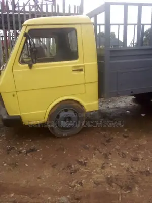 Volkswagen (VW) LT35 Commercial TRUCK (Diesel) — Very Good Condition
