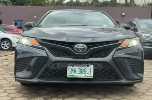 Toyota Camry SE FWD (2.5L 4cyl 8AM) 2018 Black