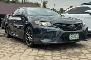 Toyota Camry SE FWD (2.5L 4cyl 8AM) 2018 Black