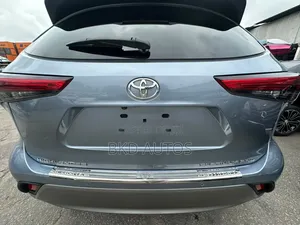 Toyota Highlander Platinum 2022 Blue