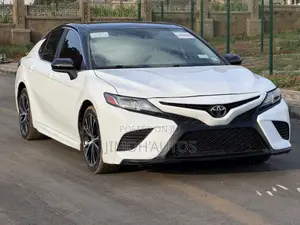 Toyota Camry 2019 White