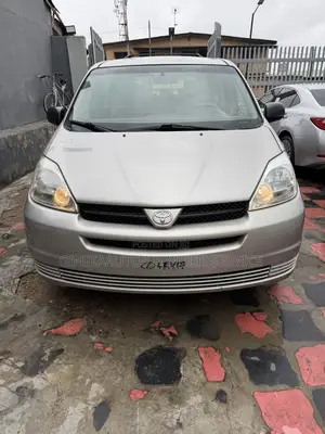 Toyota Sienna CE FWD (3.3L V6 5A) 2004 Silver