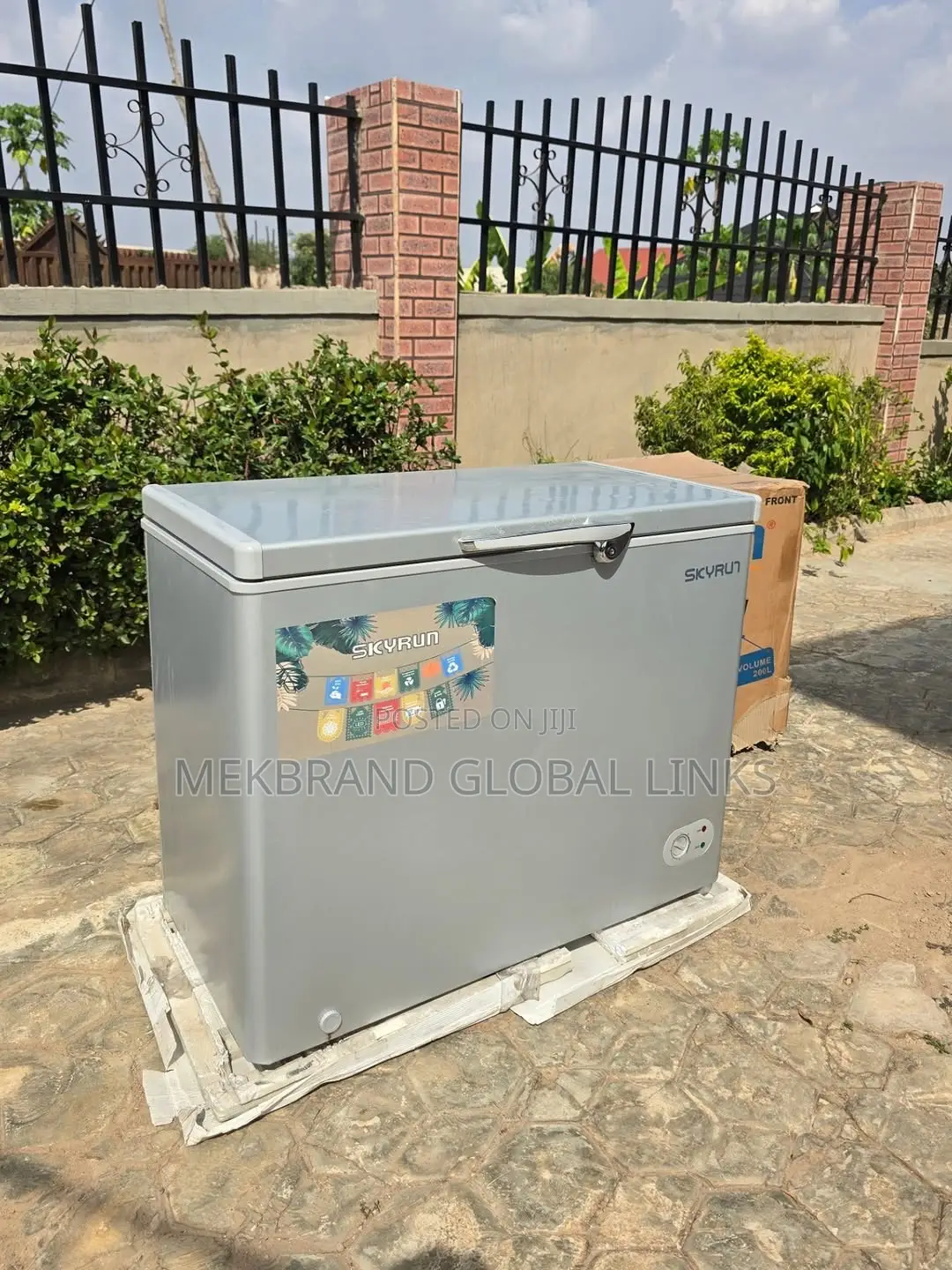 Skyrun Chest Freezer 200l