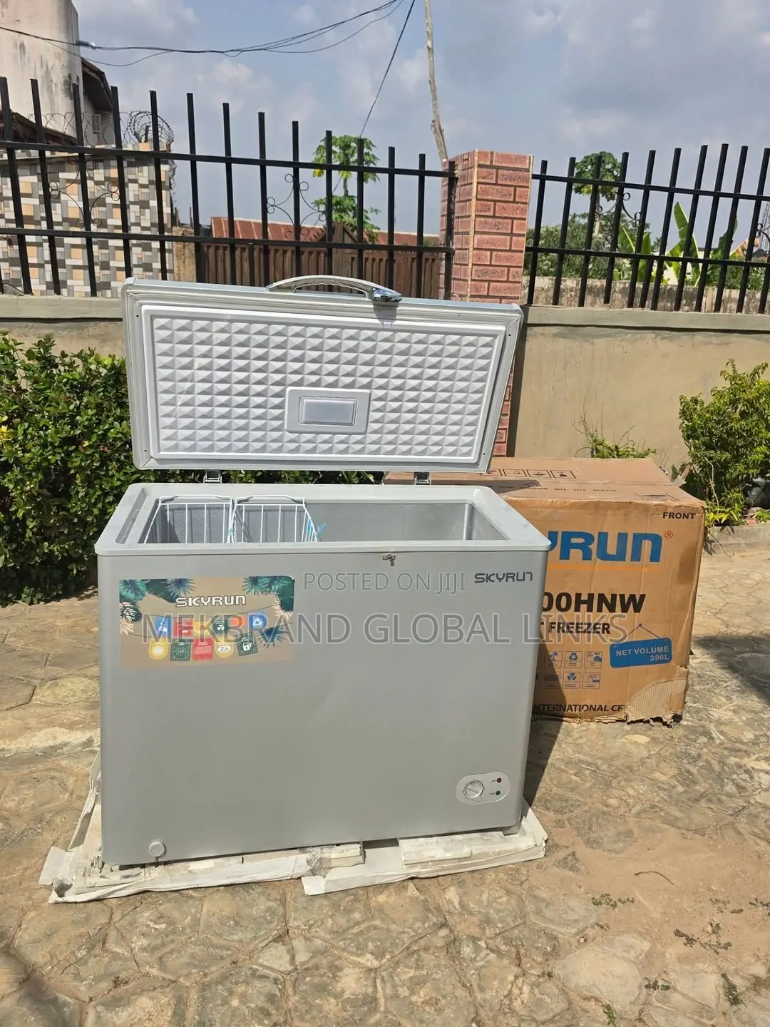 Skyrun Chest Freezer 200l