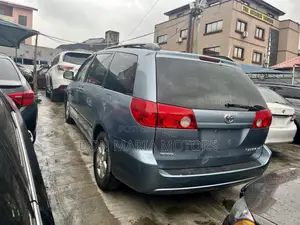Toyota Sienna LE 7 Passenger 2010 Blue