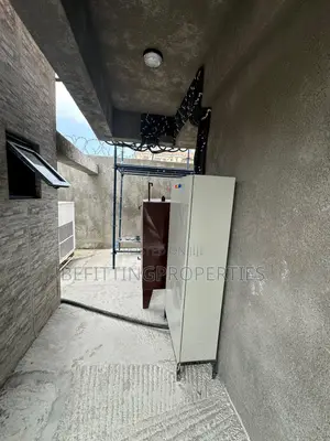 3bdrm Apartment in Yaba for rent