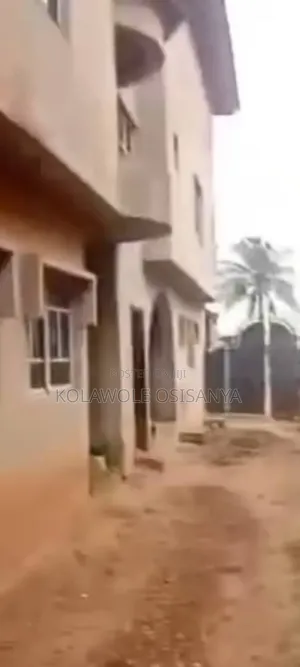 6bdrm Block of Flats in Alakuko for sale