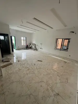 3bdrm Apartment in Yaba for sale
