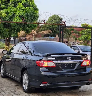 Toyota Corolla 2013 Black