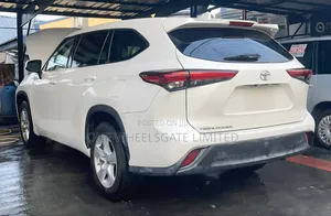 Toyota Highlander LE 2021 White