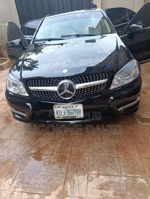 Mercedes-Benz C300 2011 Black