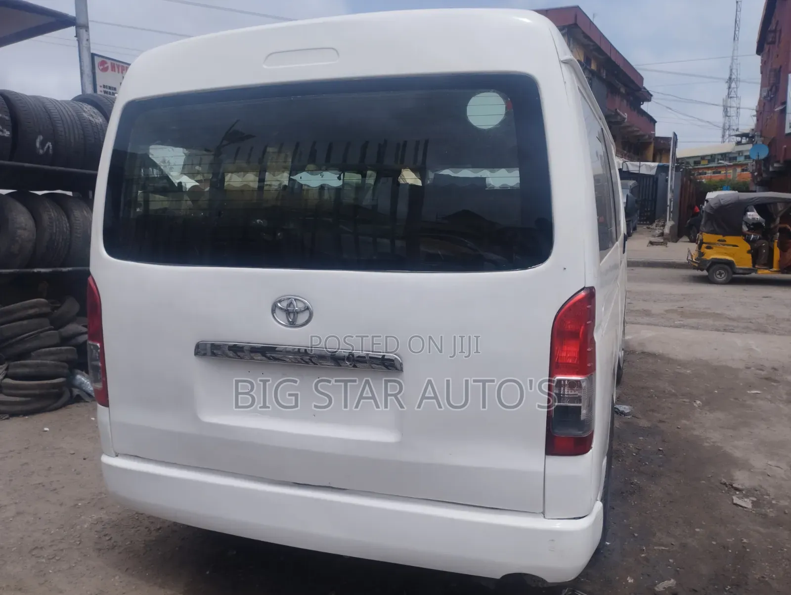 Toyota HiAce 2010 White