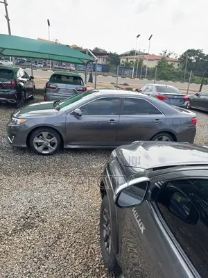 Toyota Camry SE V6 4dr Sedan (3.5L 6cyl 6A) 2013 Gray