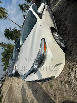 Toyota Avalon Limited Sedan FWD (3.5L 6cyl 6A) 2013 White