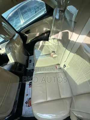 Toyota Avalon Limited Sedan FWD (3.5L 6cyl 6A) 2013 White