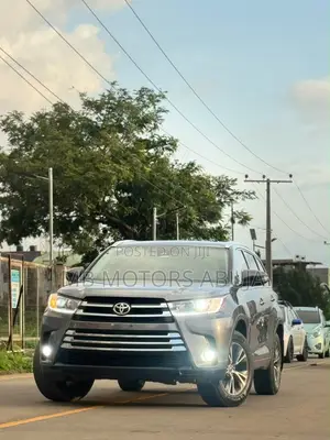 Toyota Highlander XLE 2019 Gray